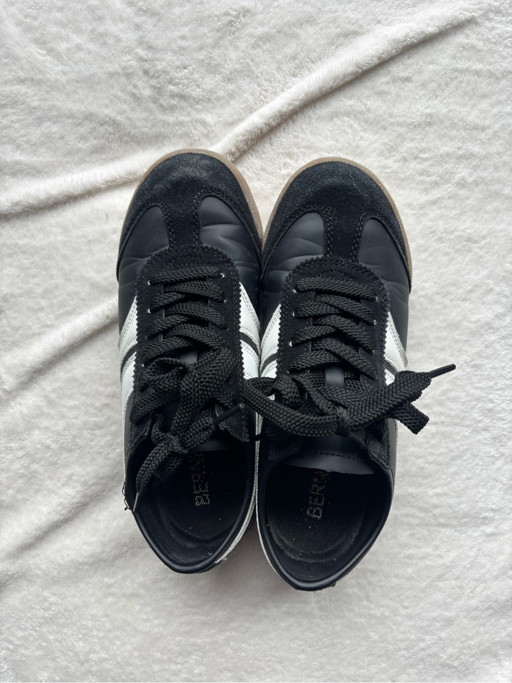 Black and White Women's Classic Sneaker